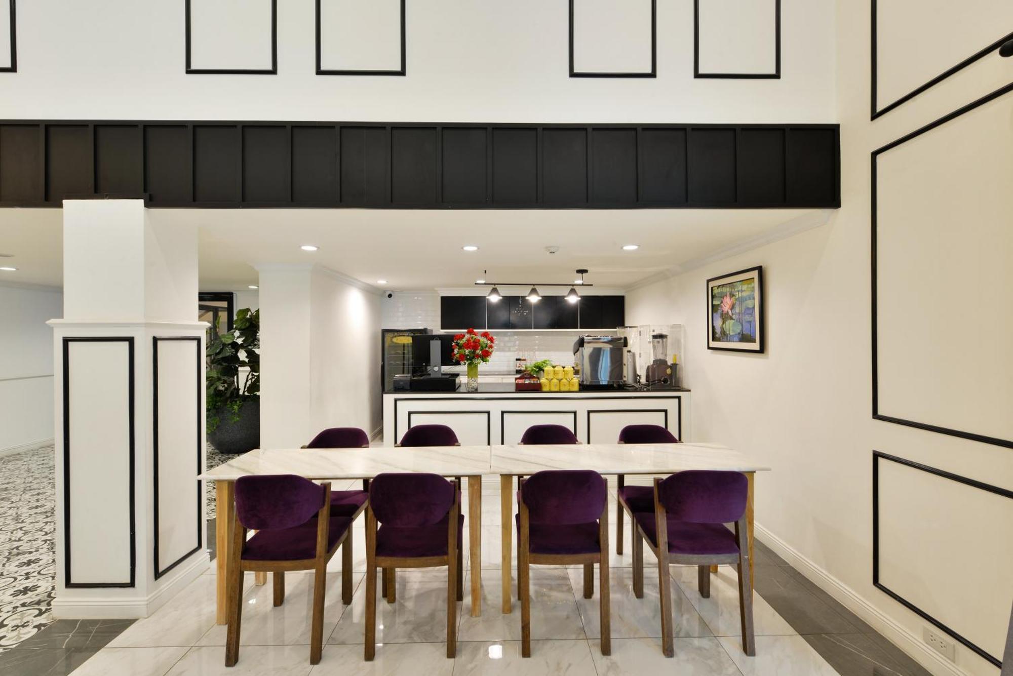 ヴィラ デ プラナコーン ルレ&シャトー バンコク都 エクステリア 写真 The kitchen at the 10000-square-foot (930-square-metre) home