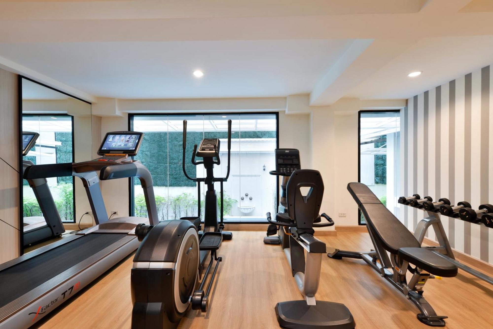 ヴィラ デ プラナコーン ルレ&シャトー バンコク都 エクステリア 写真 The gym at the hotel