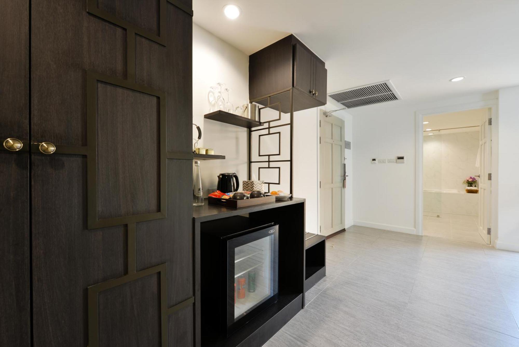 ヴィラ デ プラナコーン ルレ&シャトー バンコク都 エクステリア 写真 A kitchen in a serviced apartment